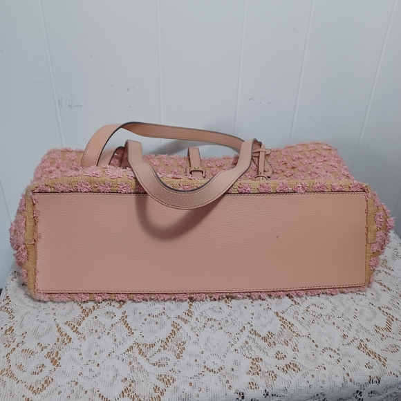 Karl Lagerfeld Tote - Picture 10 of 11